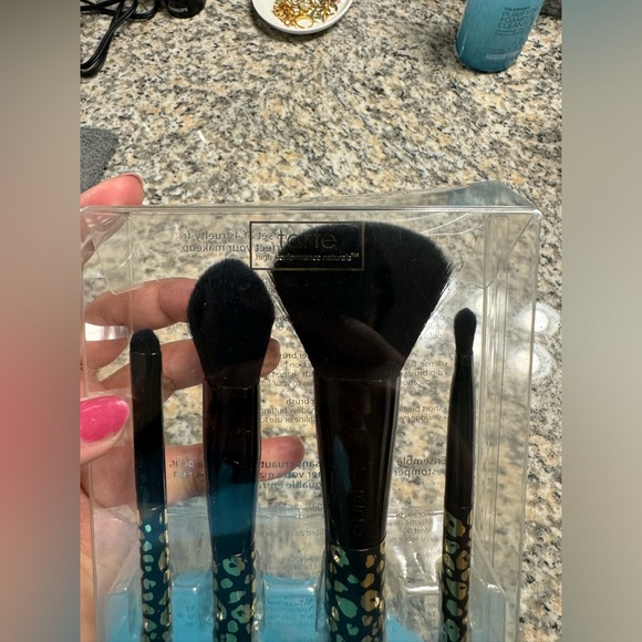 Tarte Maneater prowl patrol makeup brush set of 4 - Picture 3 of 4